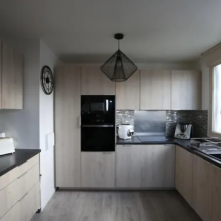 3 With Balcony In Pre-saint-gervais *