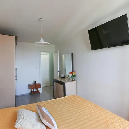 Apartment 3 With Balcony In Pre-saint-gervais Le Pre-Saint-Gervais